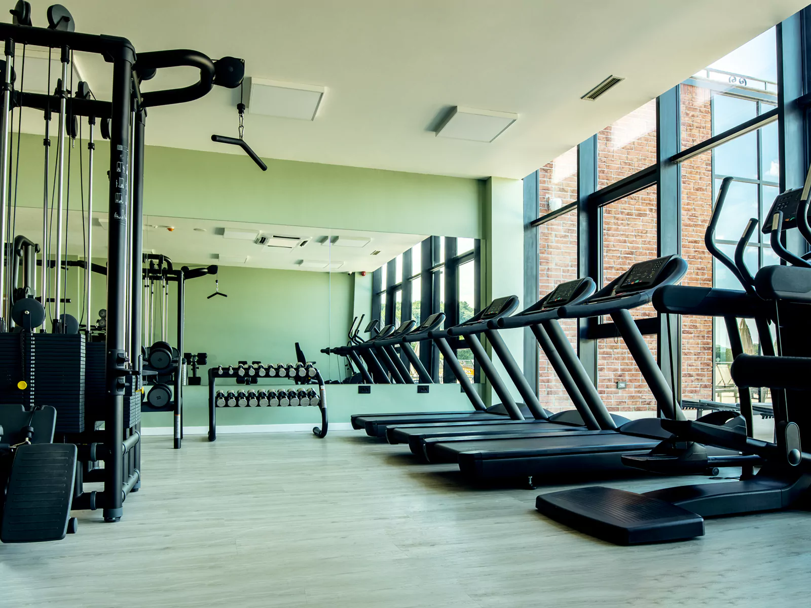 وسایل باشگاه بدنسازی بانوان