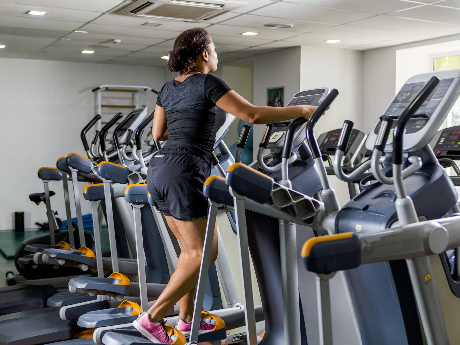 وسایل لازم برای باشگاه بدنسازی بانوان 3 نام وسایل باشگاه بدنسازی بانوان